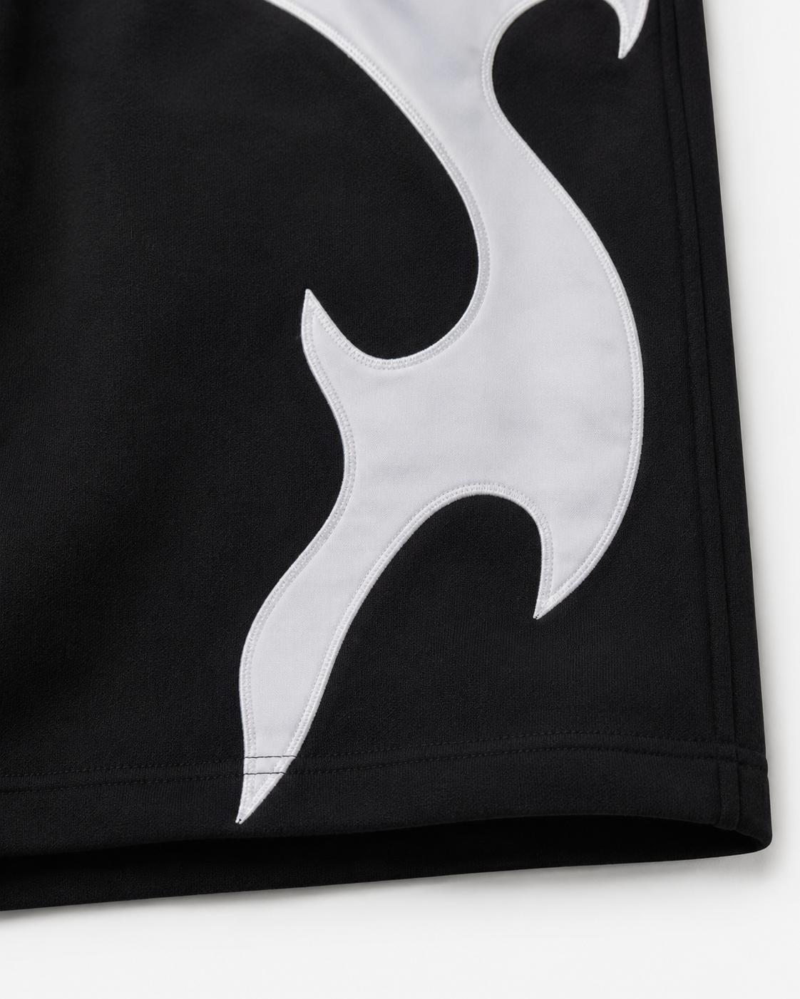 Studio Crest Shorts – Black / White