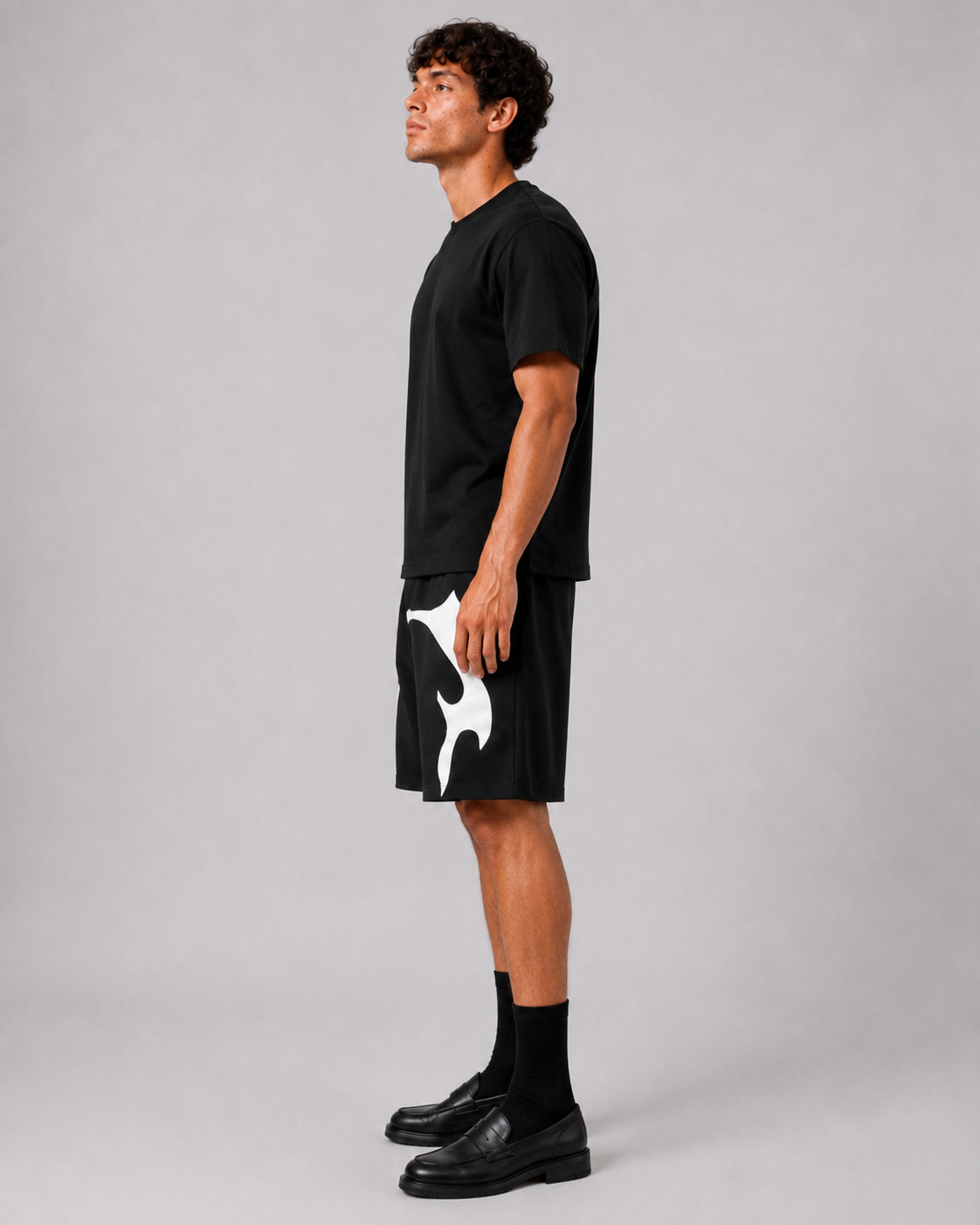 Studio Crest Shorts – Black / White