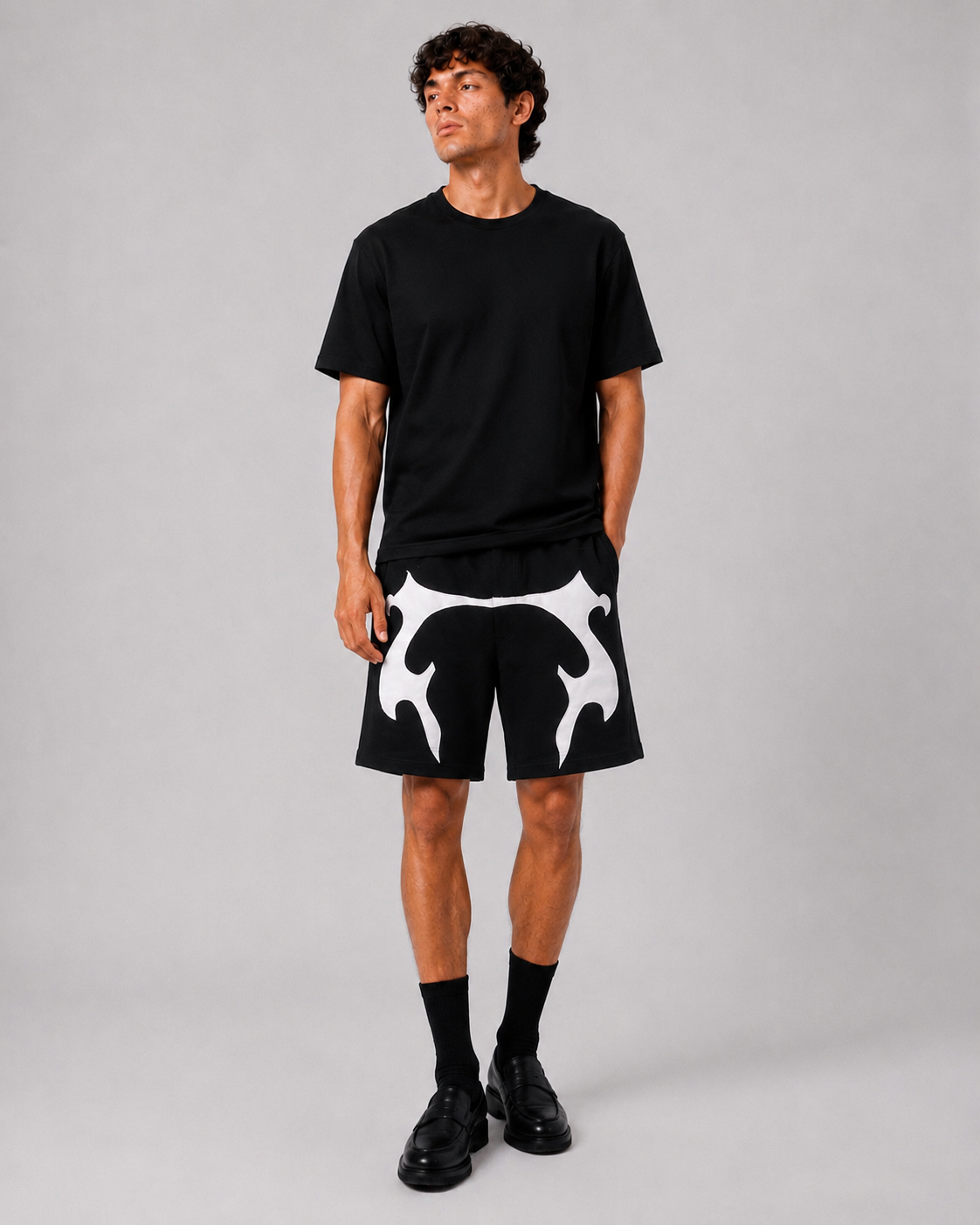 Studio Crest Shorts – Black / White