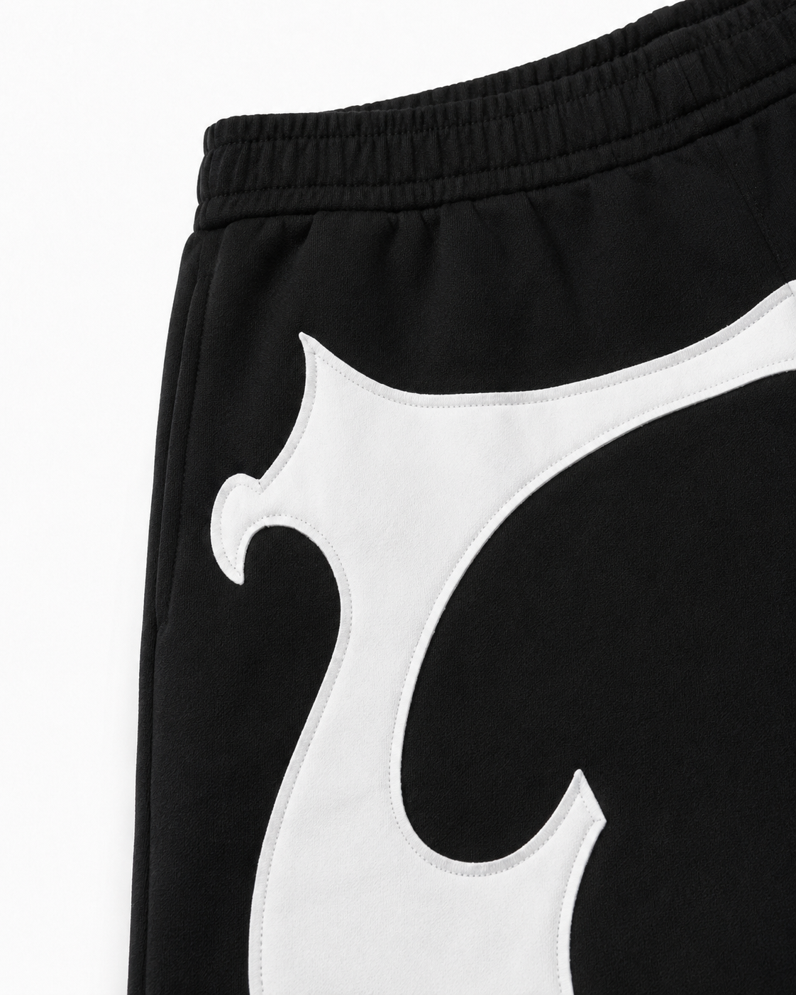 Studio Crest Shorts – Black / White